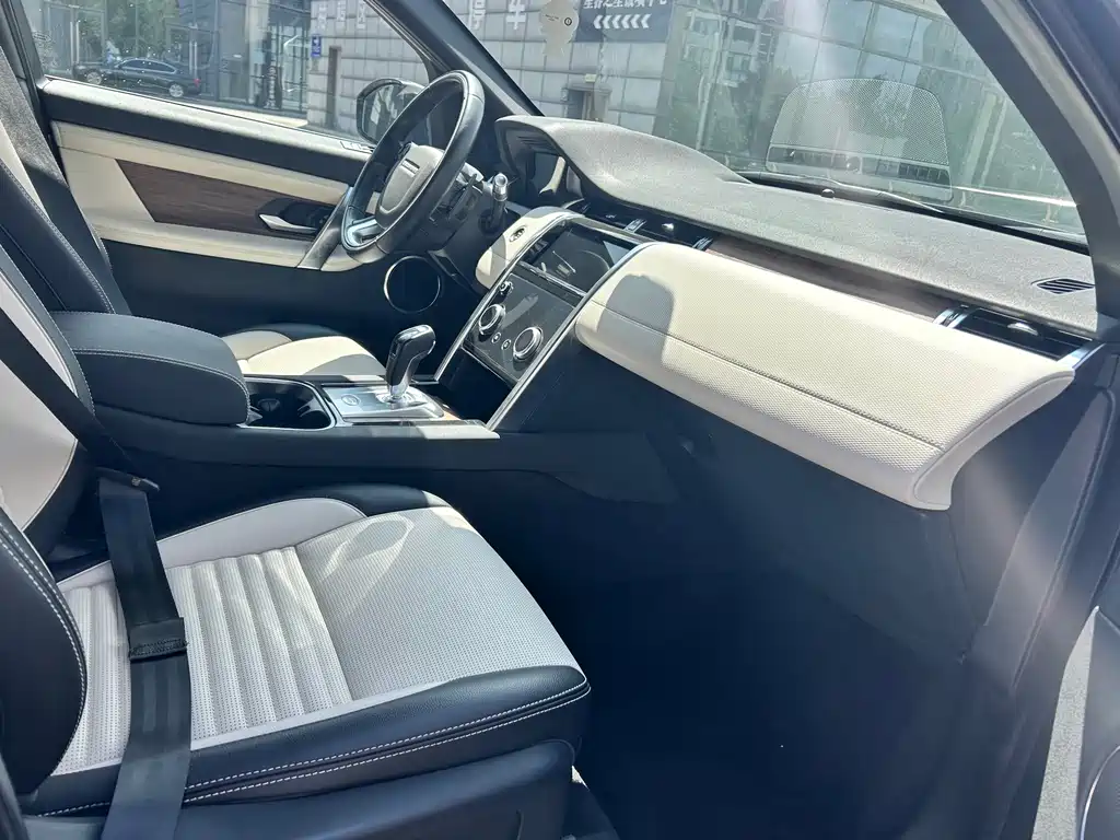 Land Rover Discovery Sport — фото 19