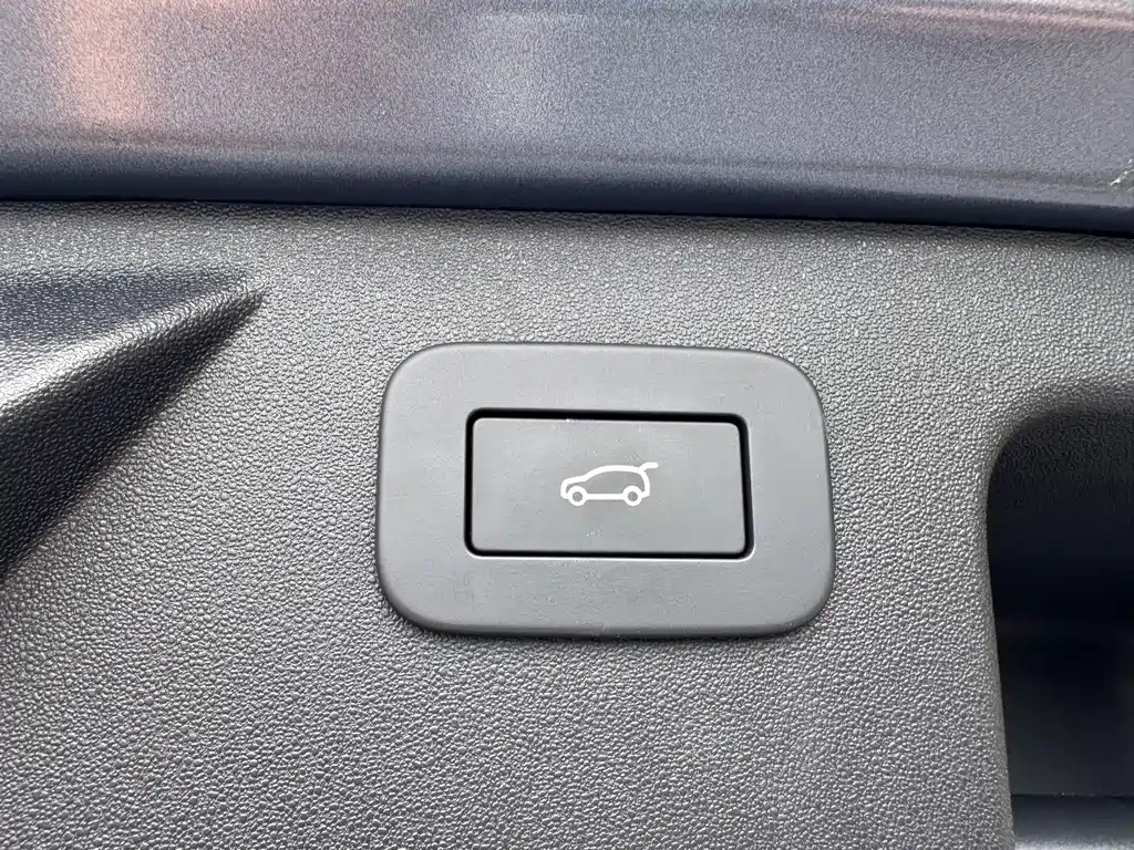Land Rover Discovery Sport — фото 21