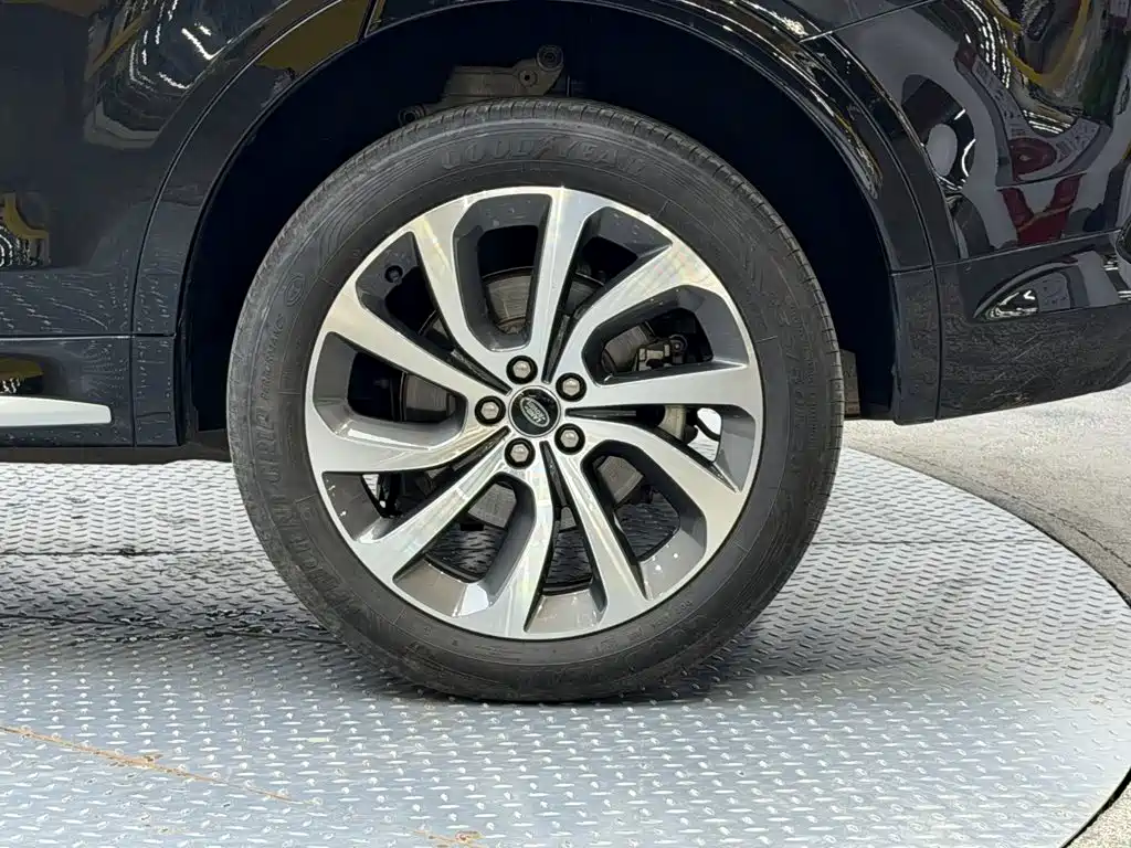 Land Rover Discovery Sport — фото 10