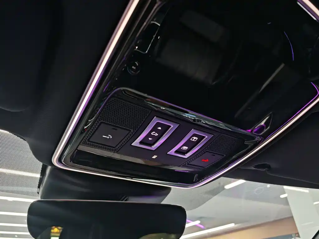 Land Rover Velar — фото 17