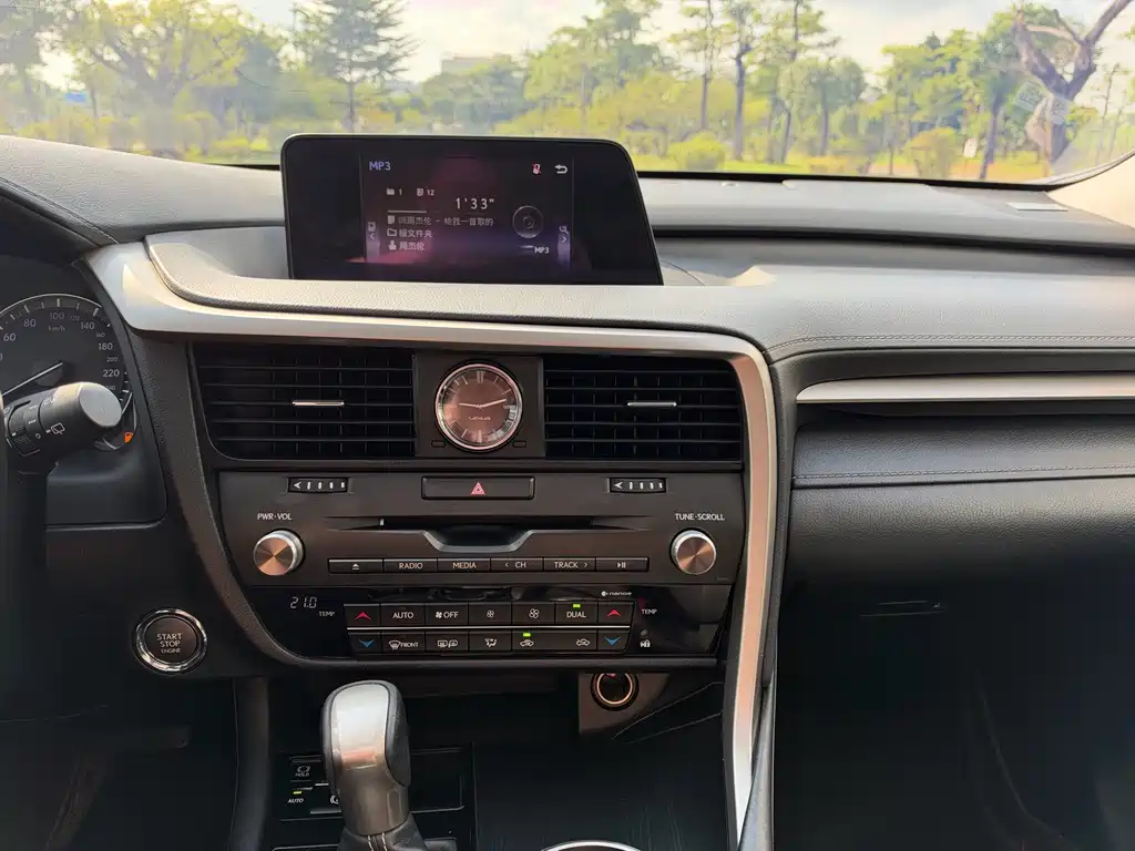 Lexus RX — фото 15