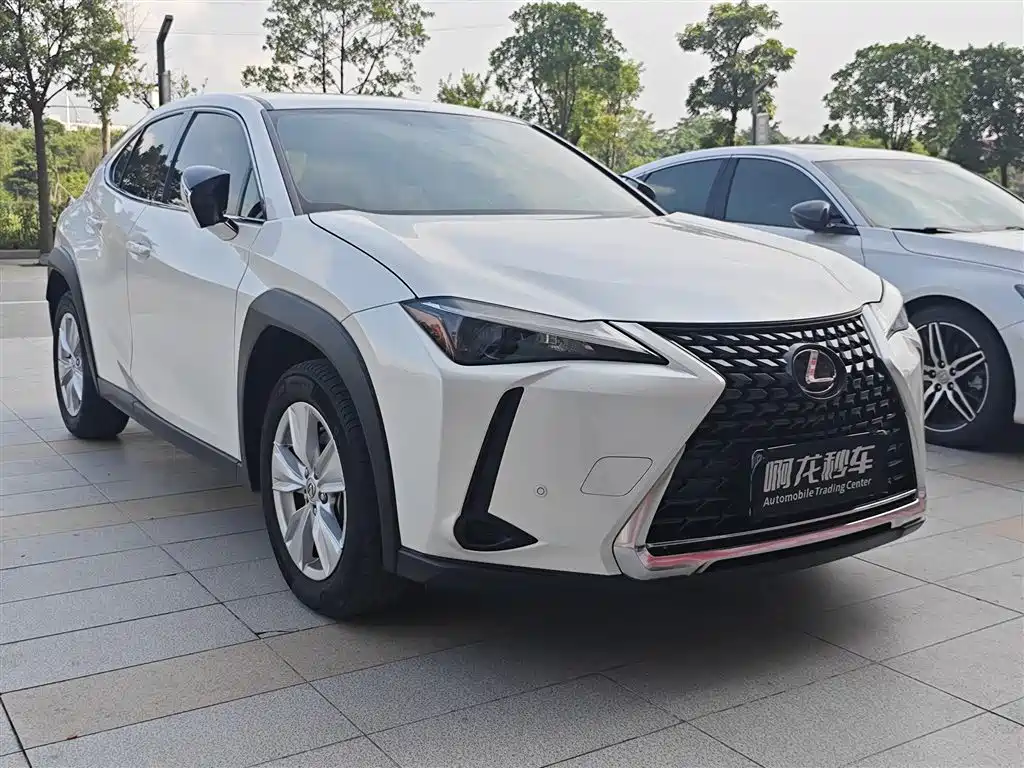 Lexus UX — фото 3
