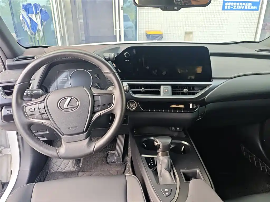 Lexus UX — фото 6