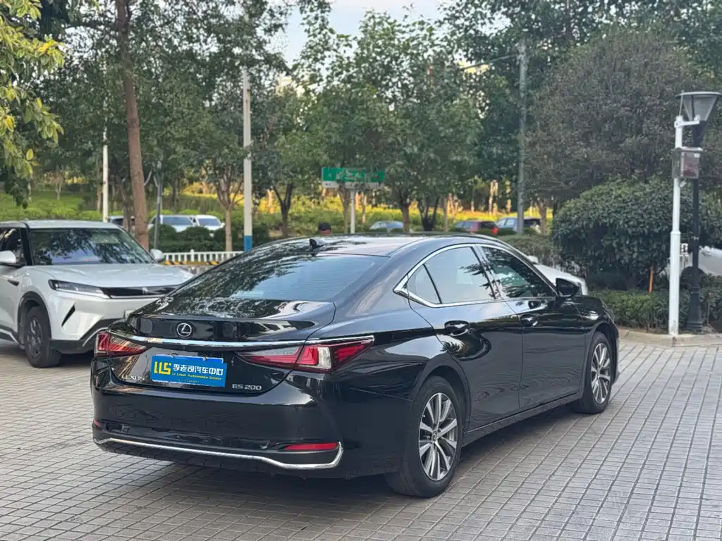 Lexus ES — фото 4