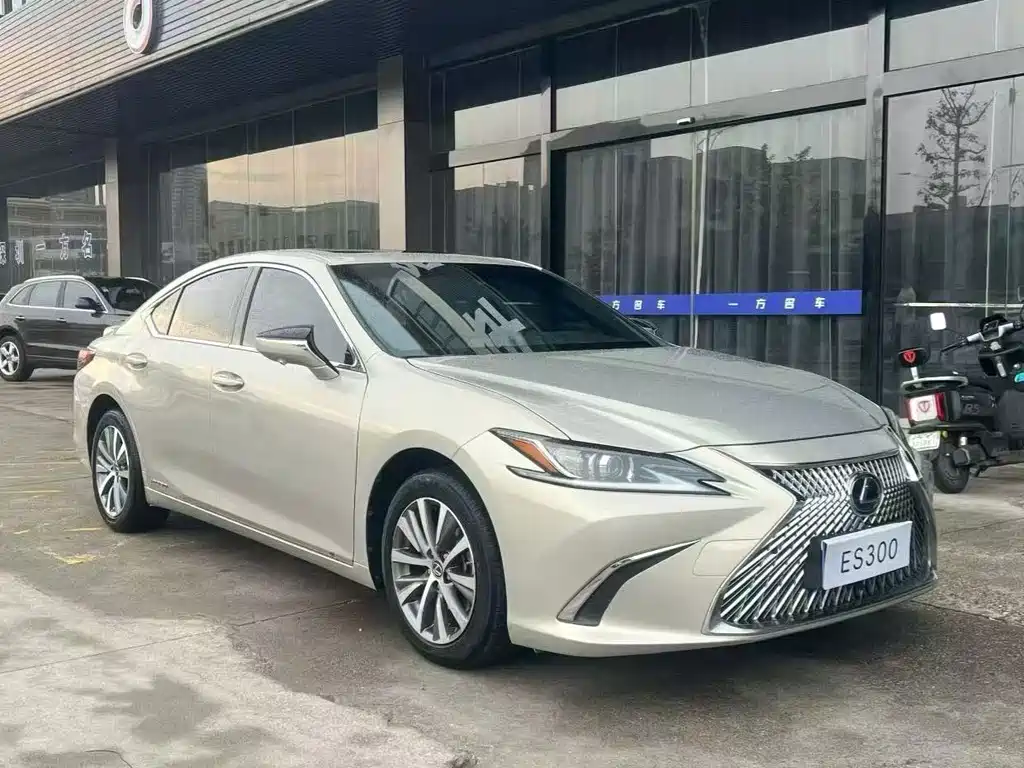 Lexus ES — фото 3