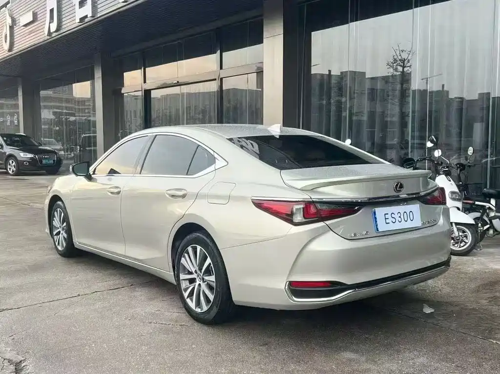 Lexus ES — фото 7