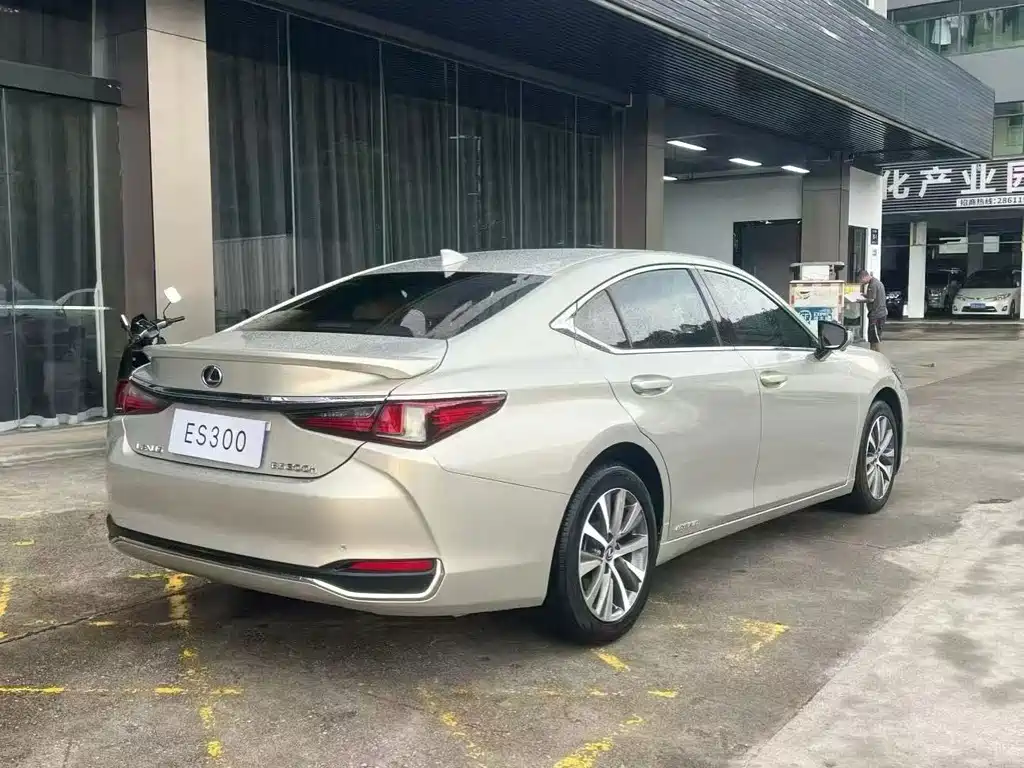 Lexus ES — фото 9