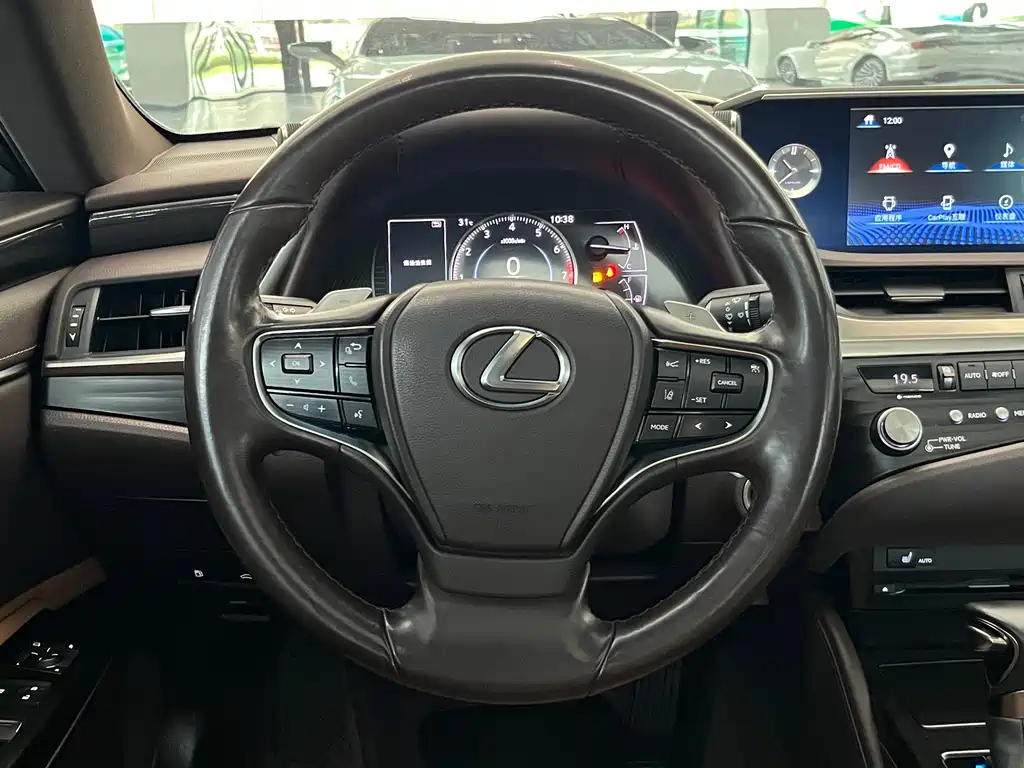 Lexus ES — фото 17