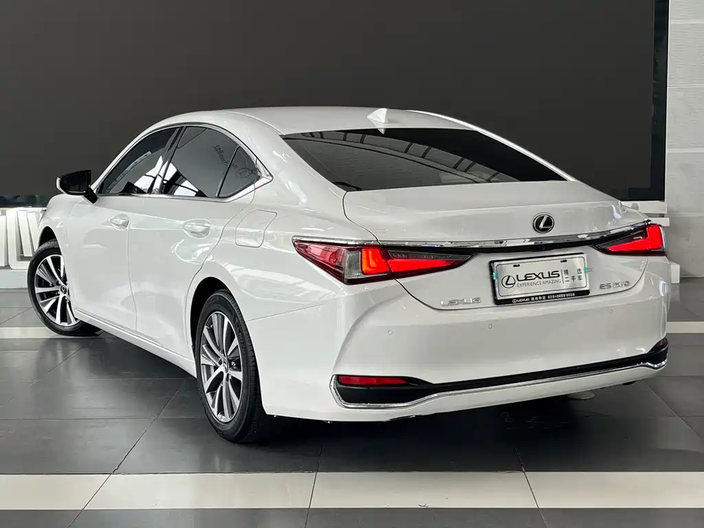 Lexus ES — фото 5