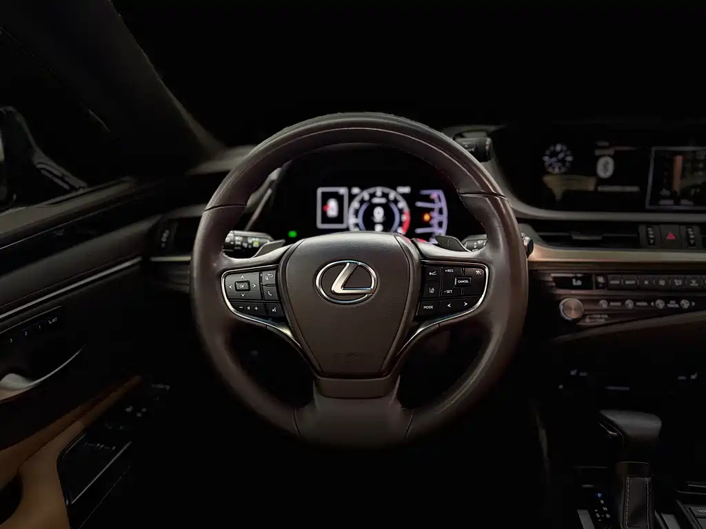 Lexus ES — фото 7