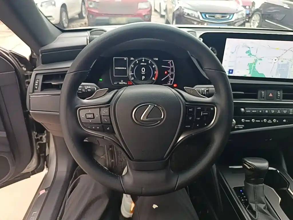 Lexus ES — фото 11