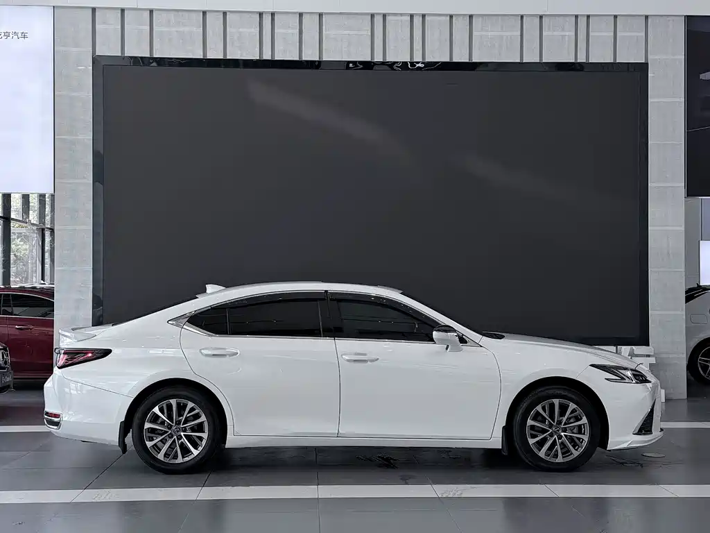 Lexus ES — фото 4