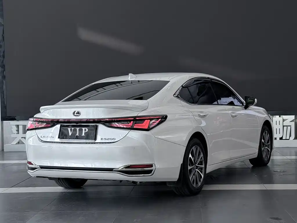 Lexus ES — фото 5