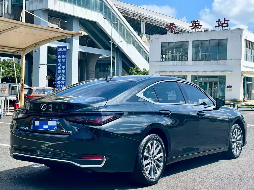 Lexus ES — фото 9