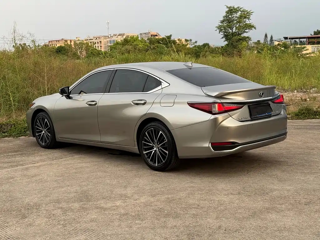 Lexus ES — фото 18