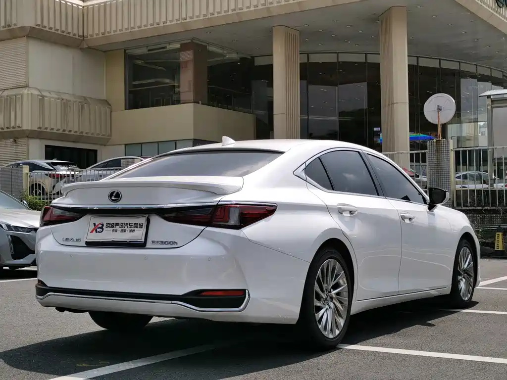 Lexus ES — фото 4