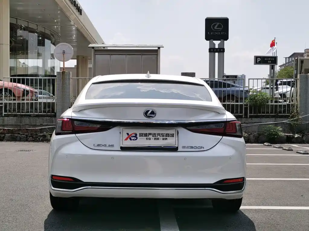 Lexus ES — фото 5