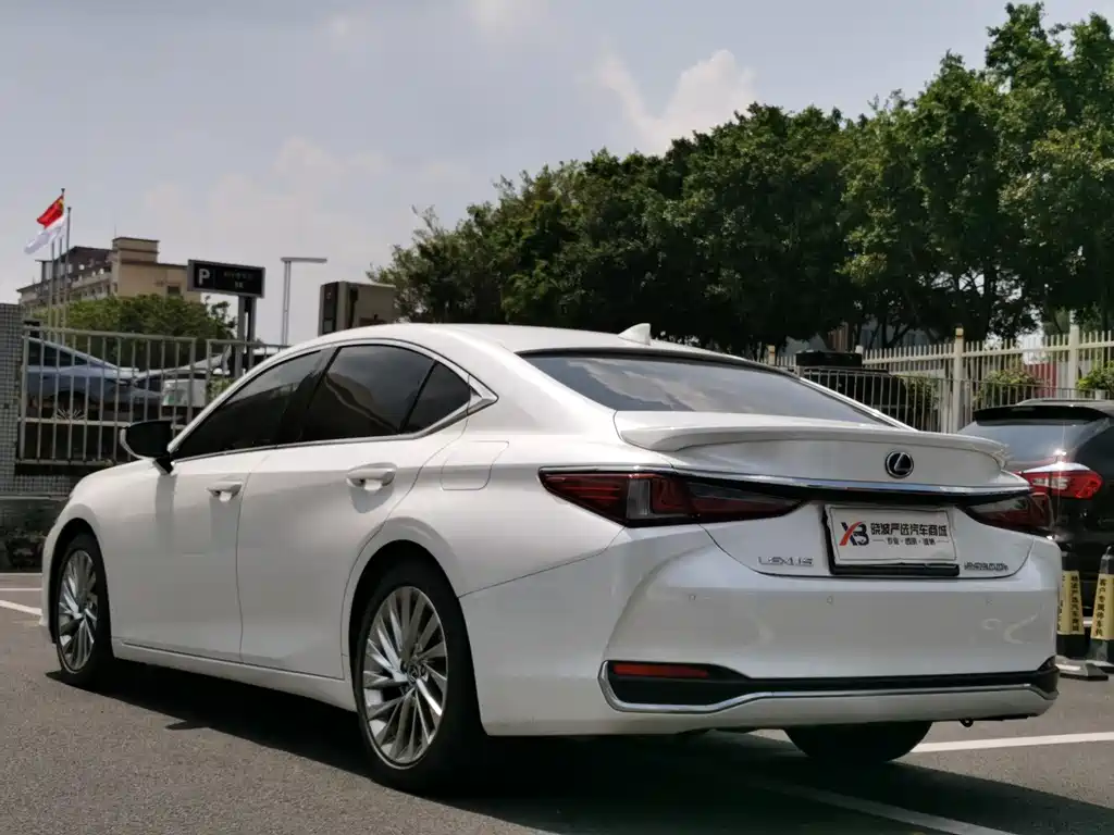 Lexus ES — фото 6