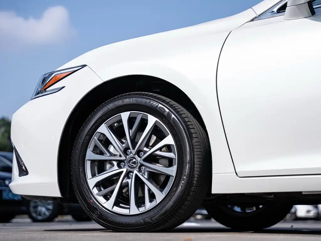 Lexus ES — фото 8