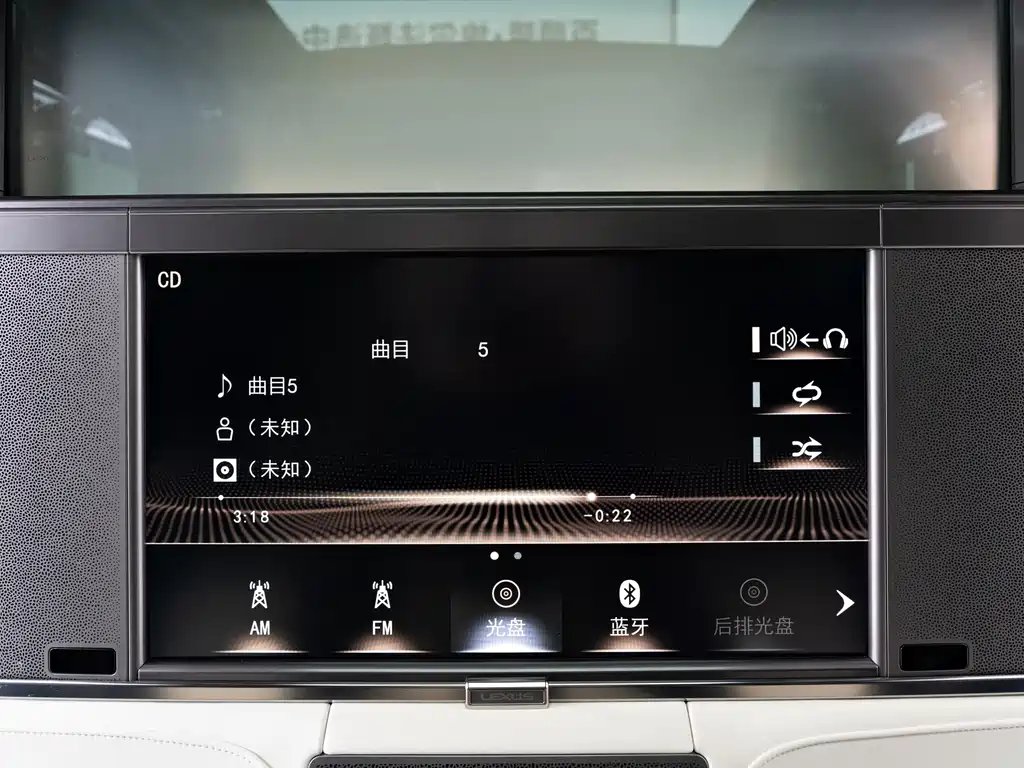 Lexus LM — фото 11