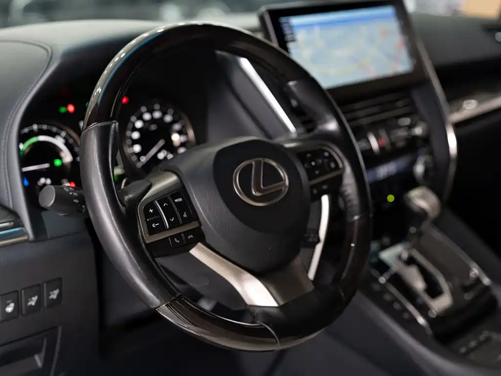 Lexus LM — фото 3