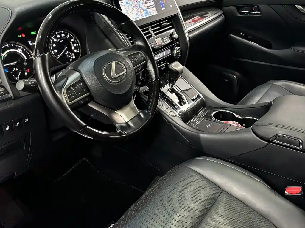 Lexus LM — фото 10