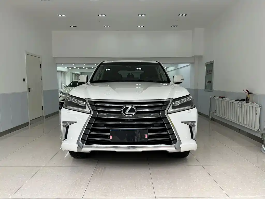 Lexus LX — фото 2