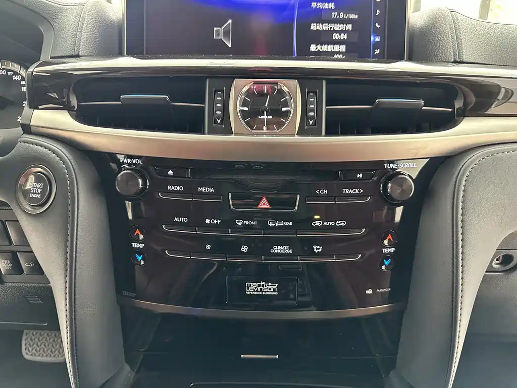 Lexus LX — фото 13