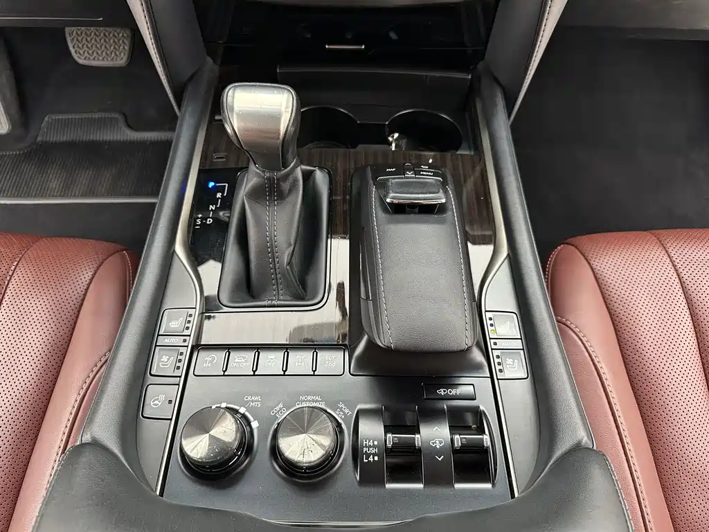 Lexus LX — фото 14