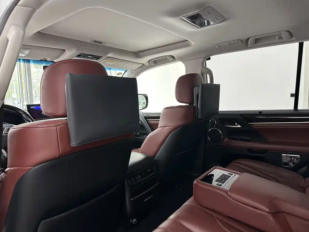 Lexus LX — фото 15