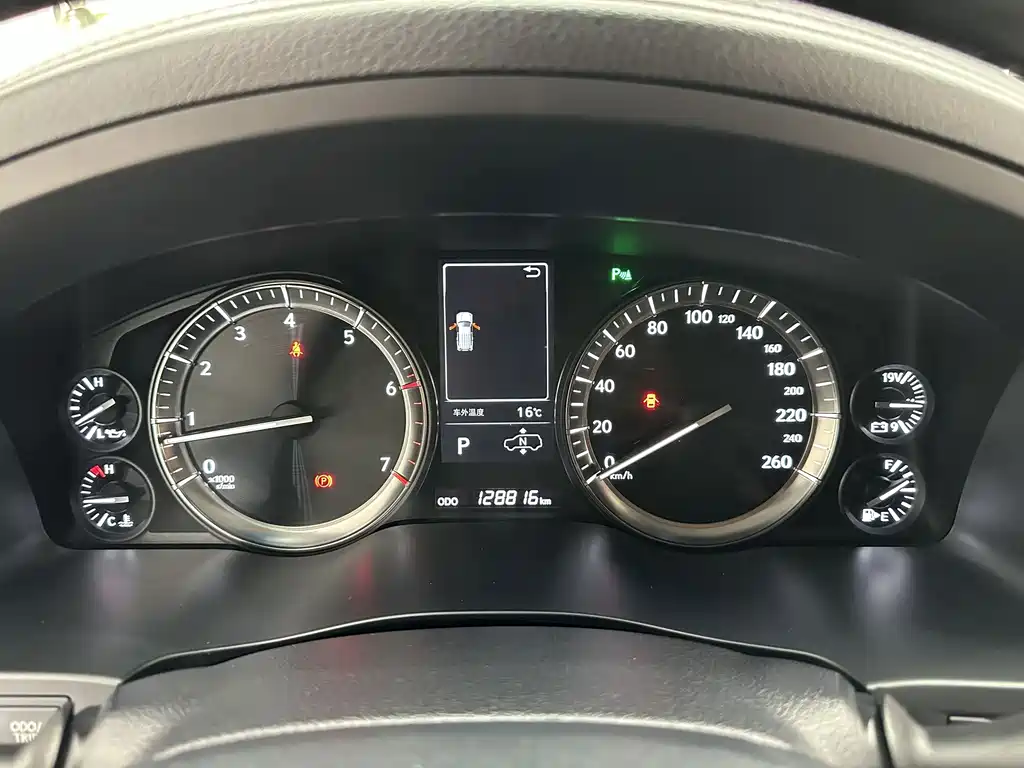 Lexus LX — фото 18