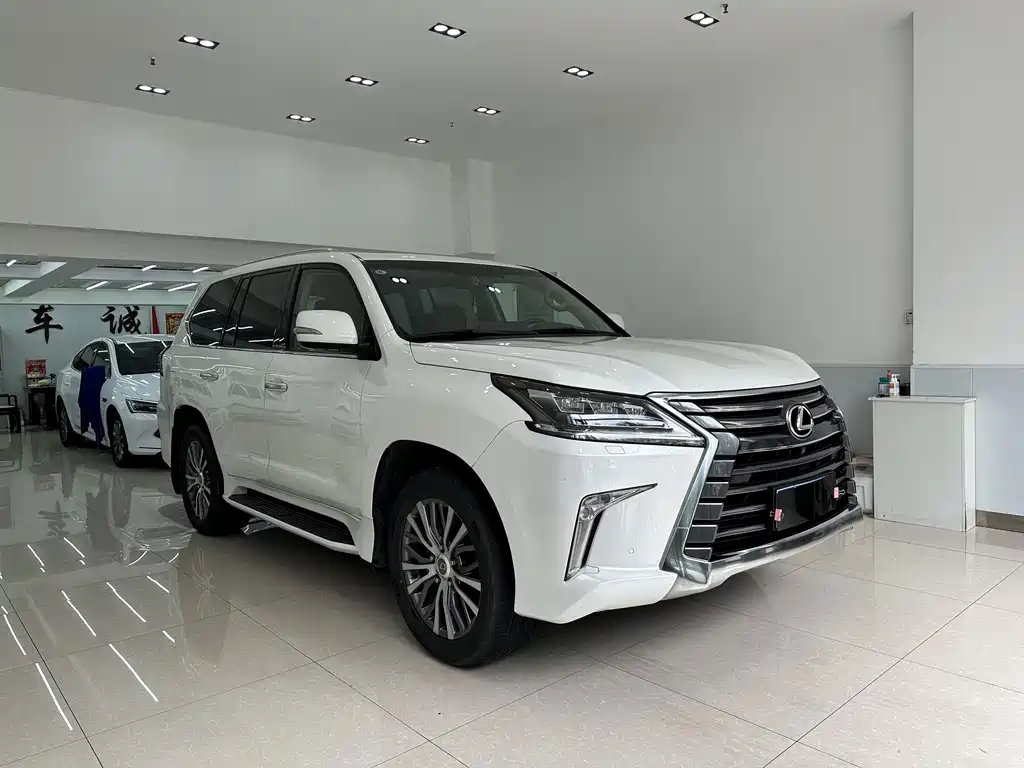 Lexus LX — фото 3