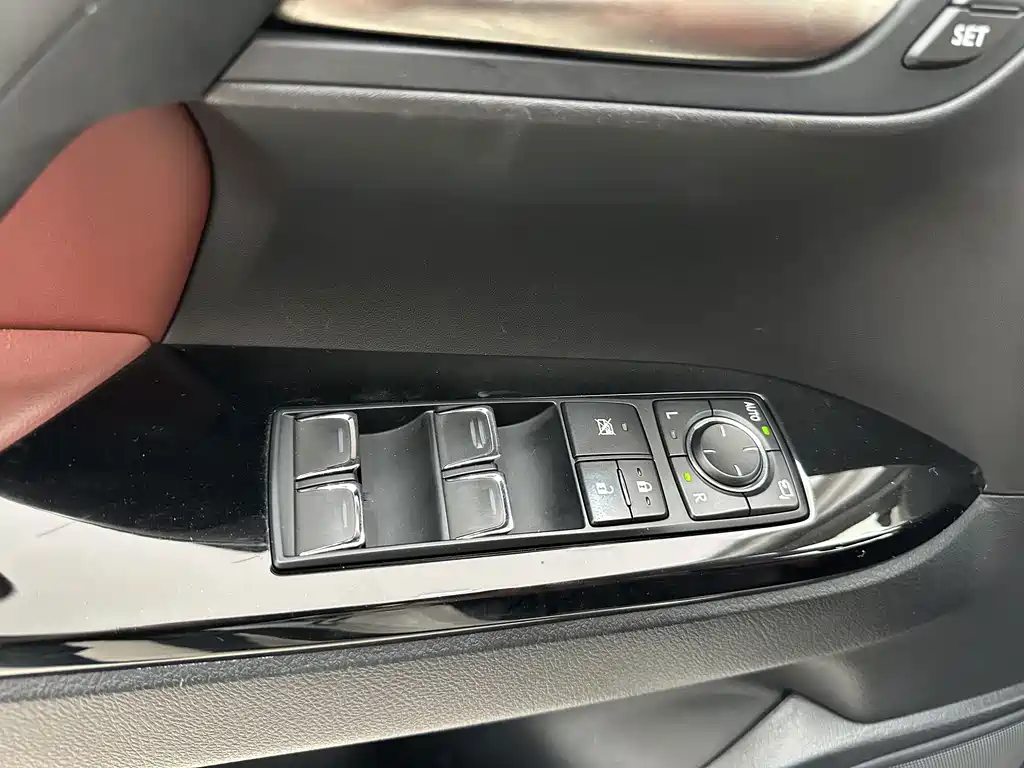 Lexus LX — фото 21