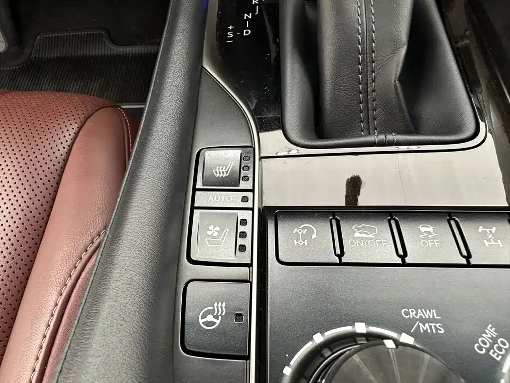 Lexus LX — фото 23