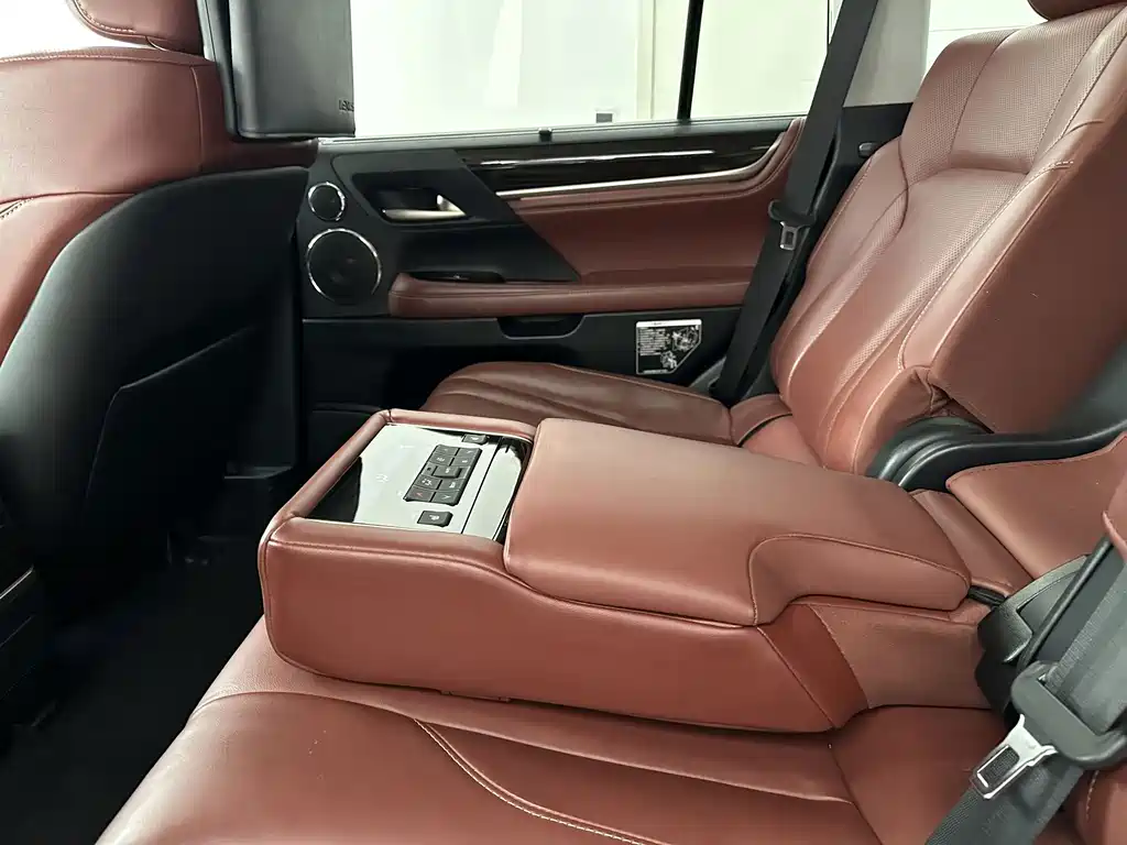 Lexus LX — фото 4
