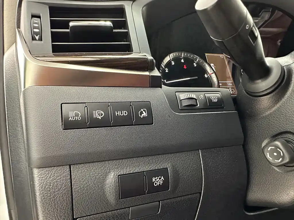 Lexus LX — фото 33