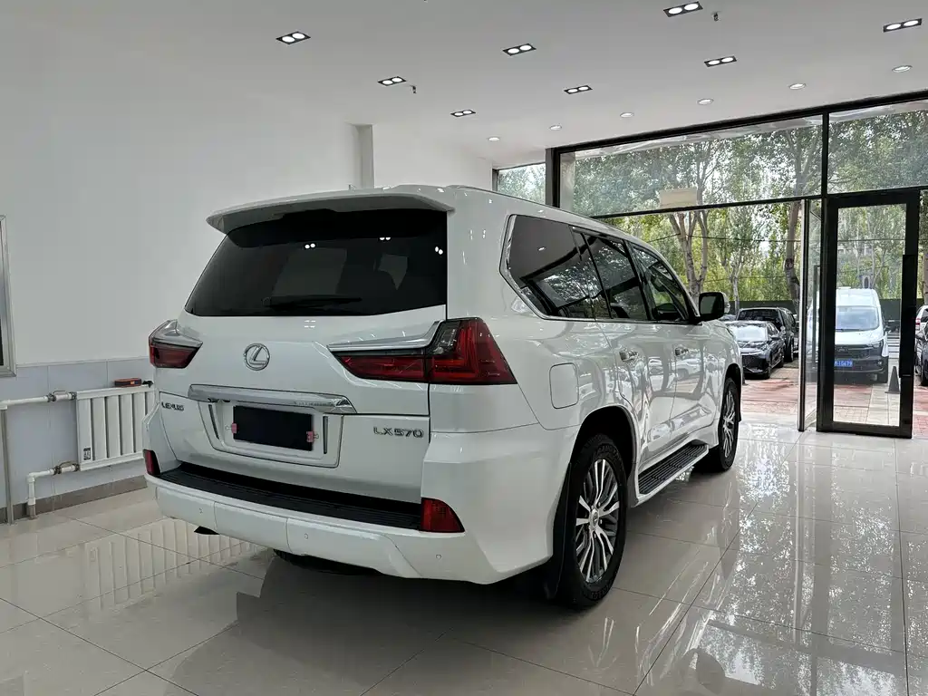 Lexus LX — фото 38
