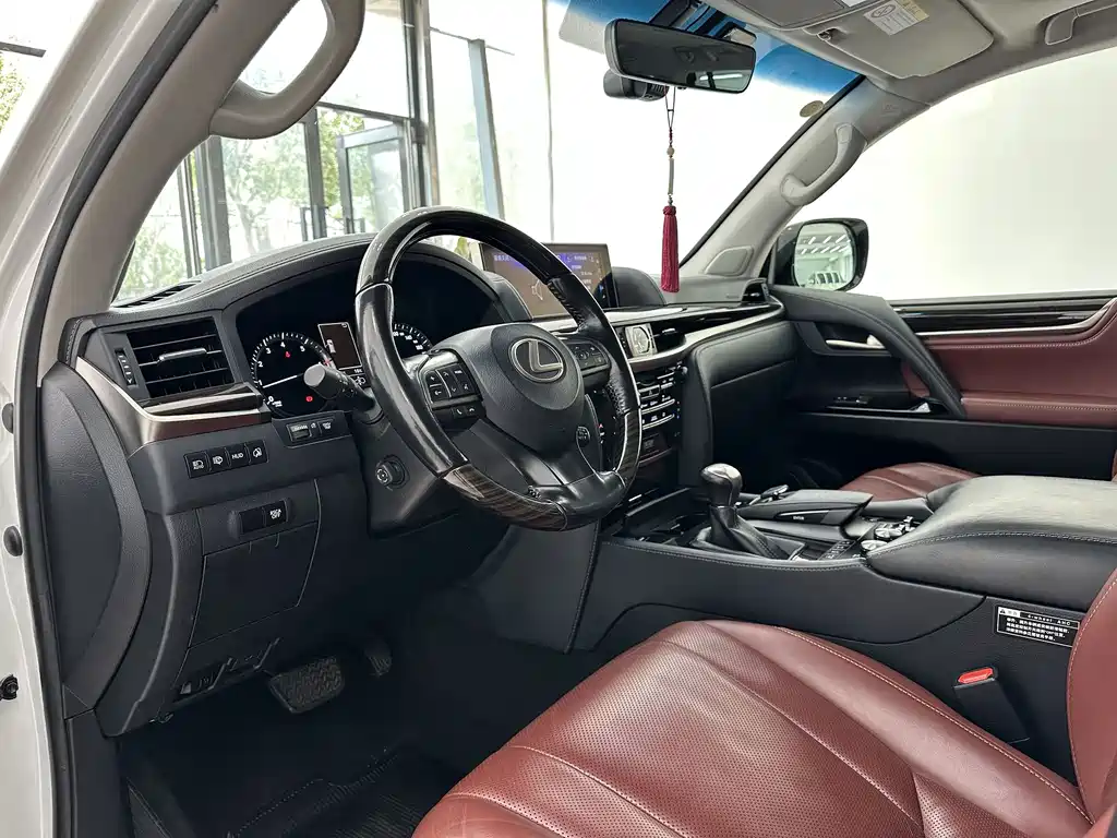 Lexus LX — фото 7