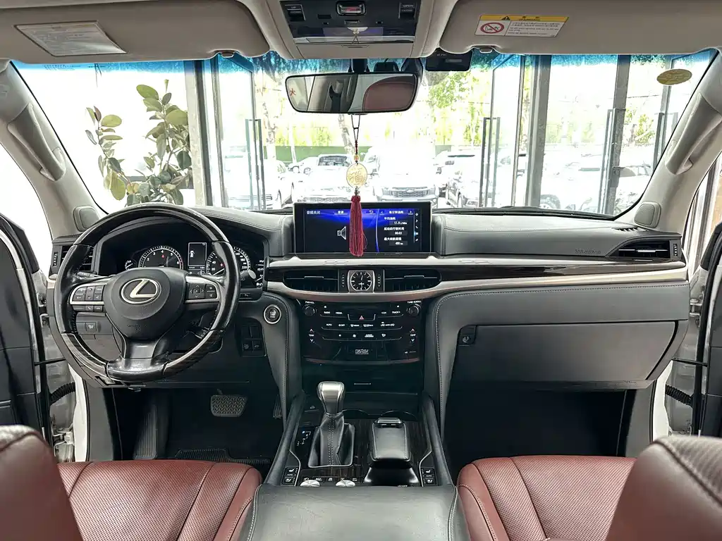 Lexus LX — фото 8