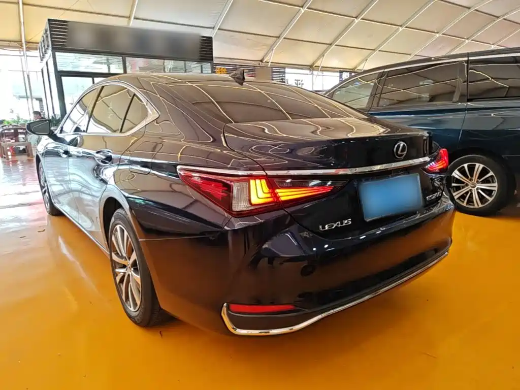 Lexus ES — фото 5