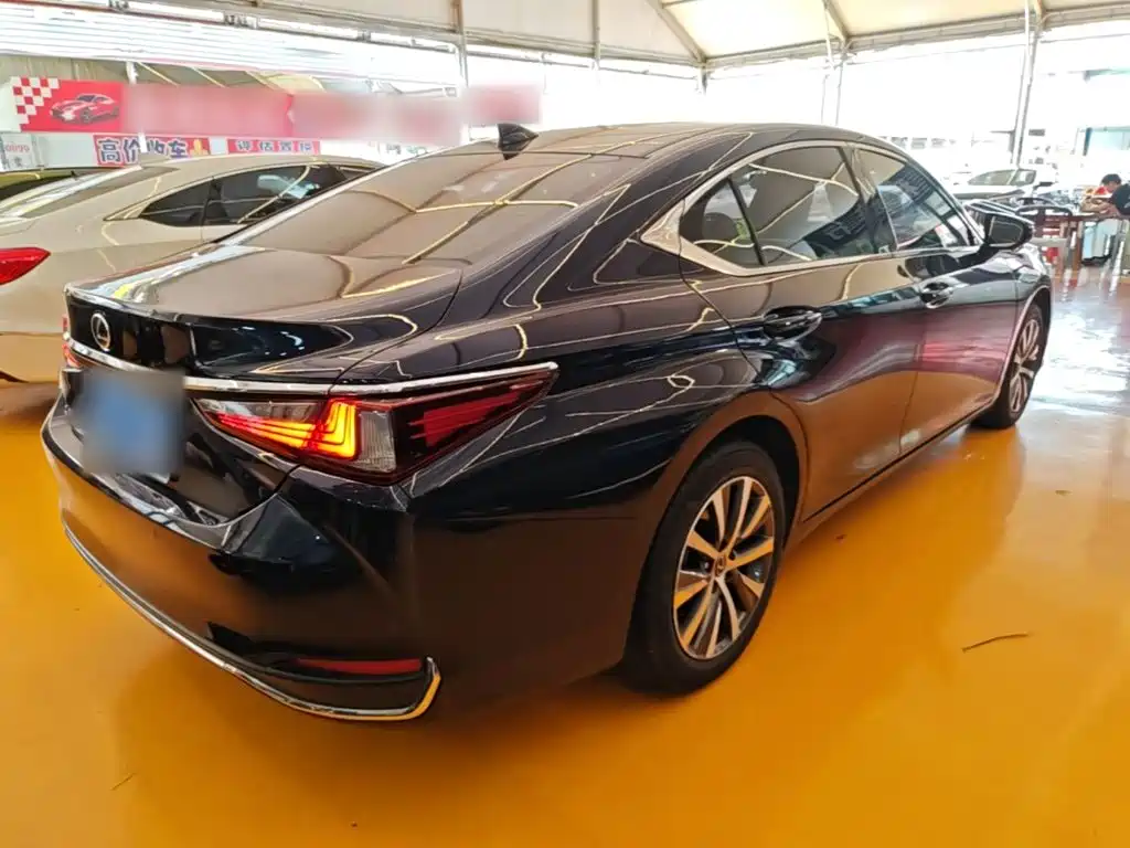Lexus ES — фото 7