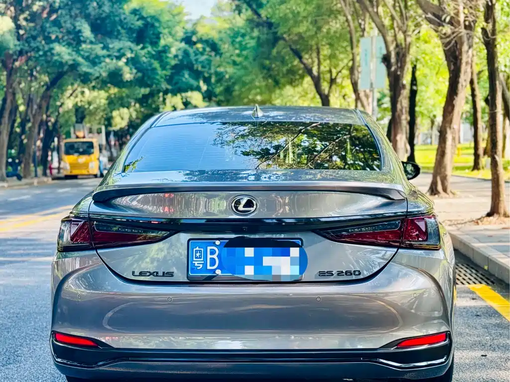 Lexus ES — фото 11