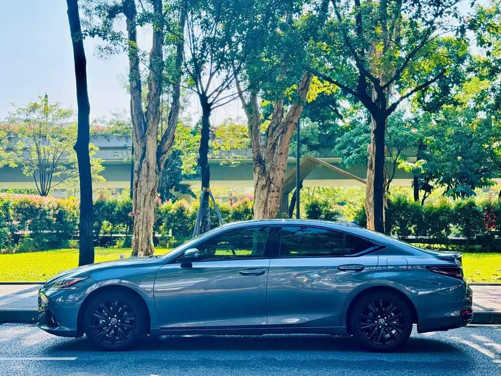 Lexus ES — фото 15