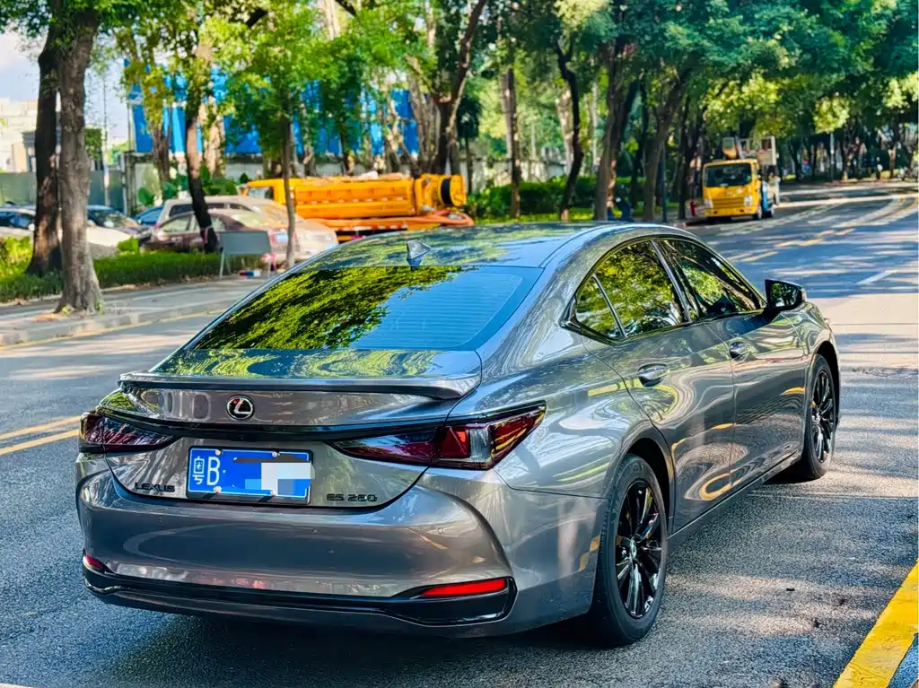 Lexus ES — фото 10