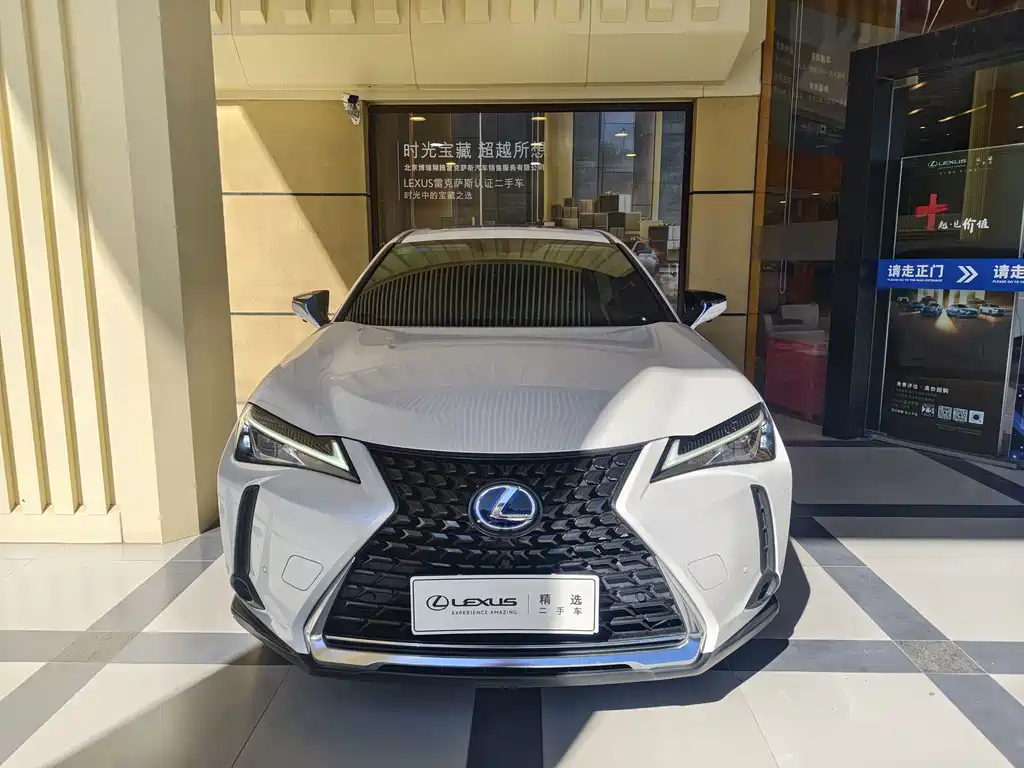 Lexus UX — фото 2