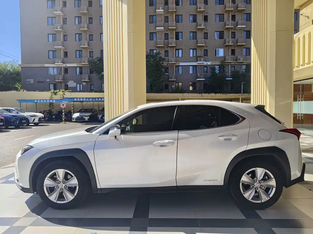 Lexus UX — фото 3