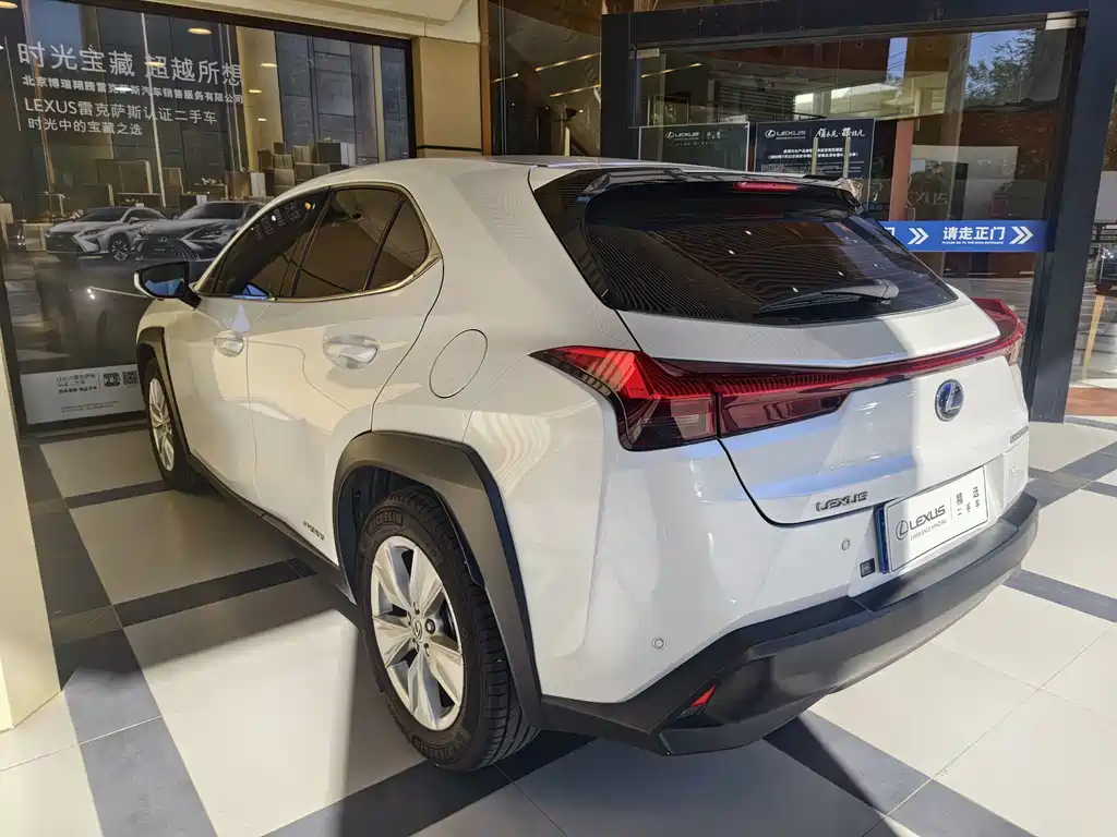 Lexus UX — фото 8