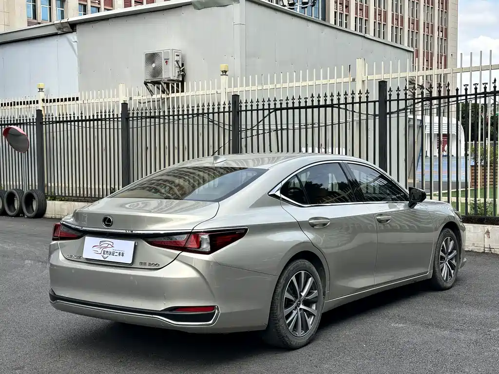 Lexus ES — фото 4
