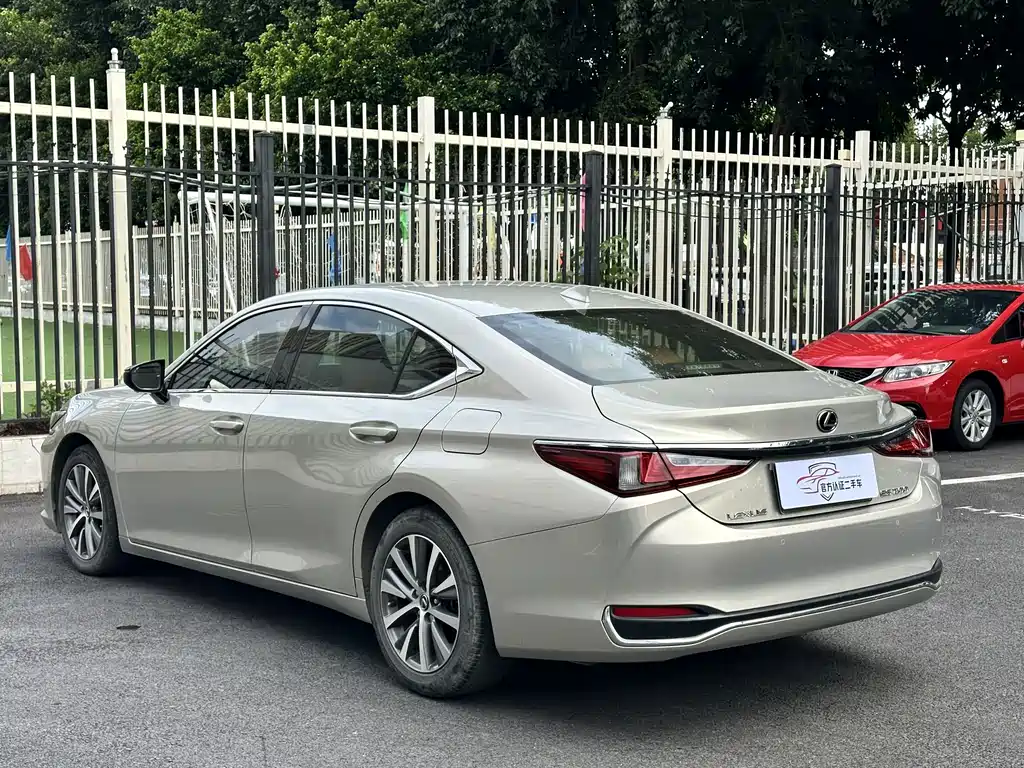 Lexus ES — фото 6