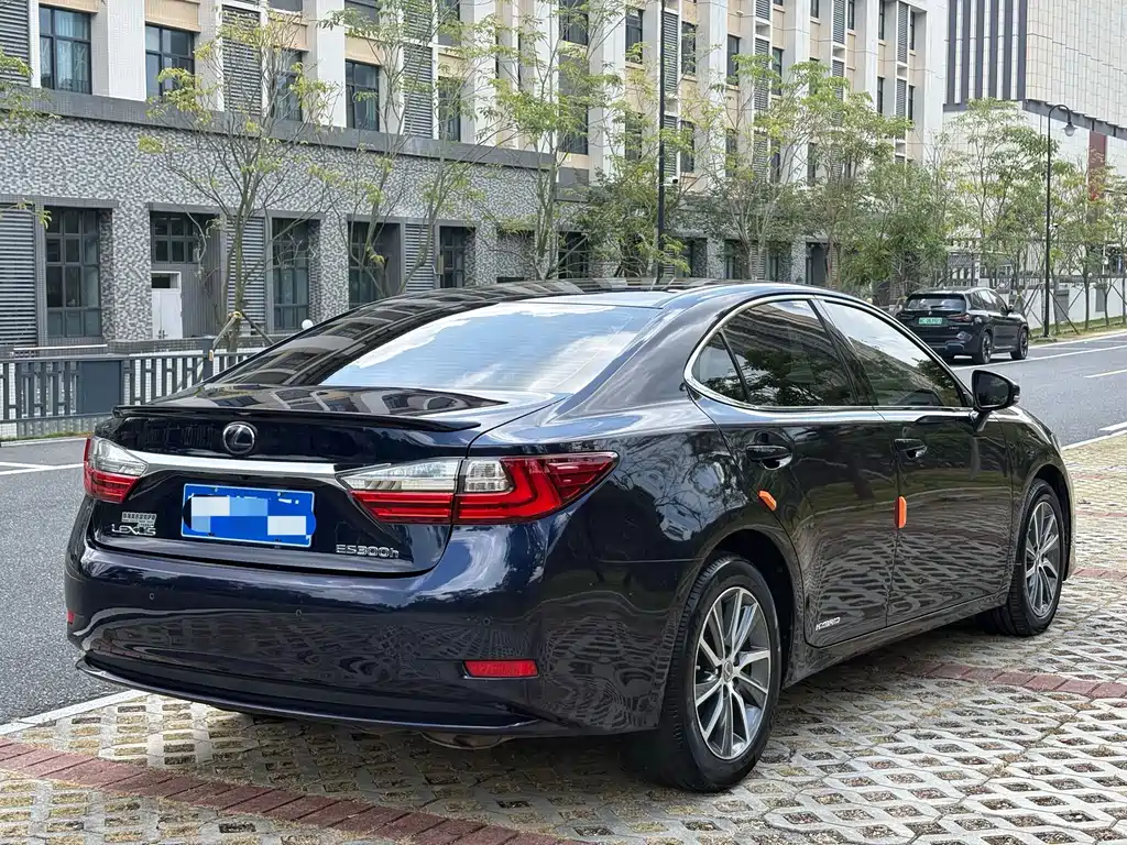 Lexus ES — фото 11